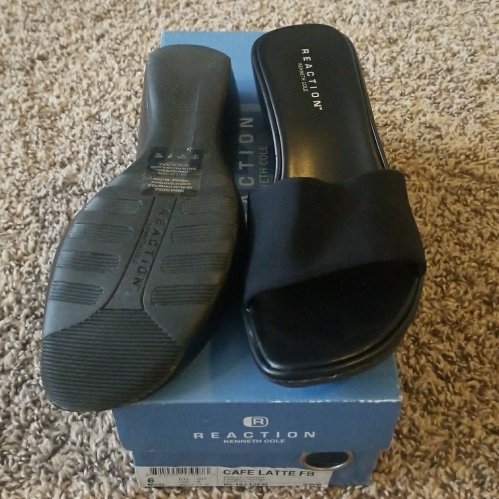 Kenneth Cole Reaction black sandals